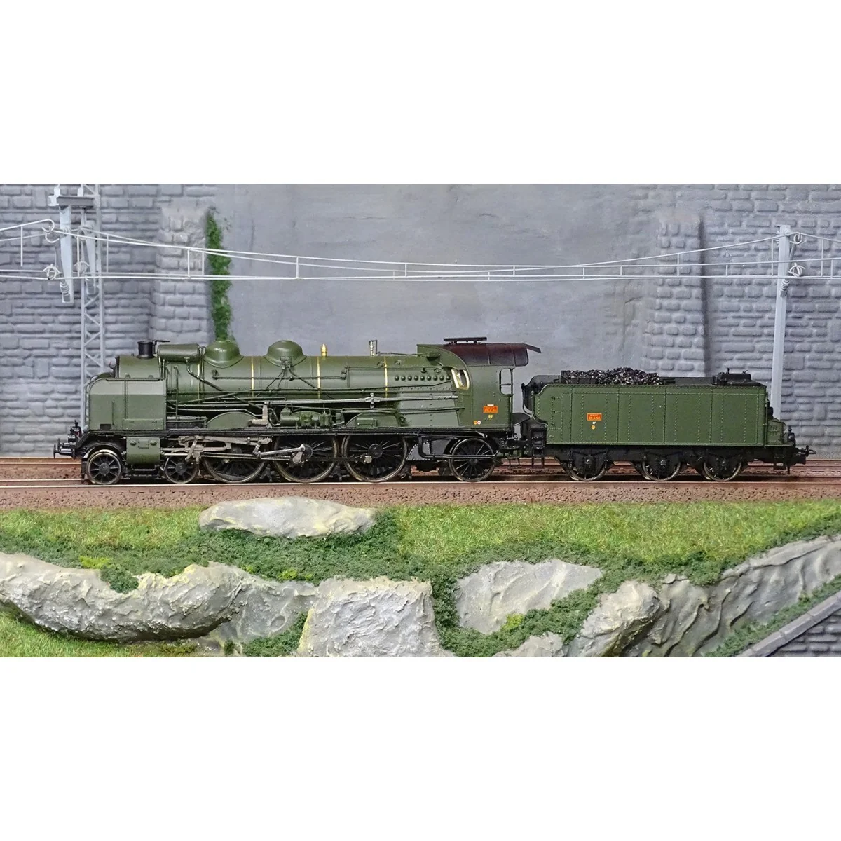 Ree Modeles MB137 Steam Locomotive 5-231 E 46, SNCF Green, Montargi...