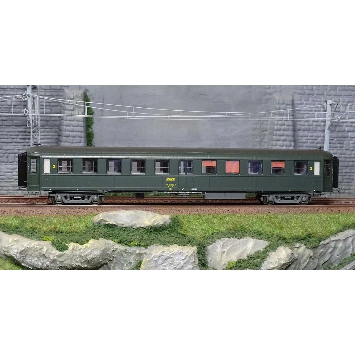 Ree Modeles VB375 Bacalan 2nd class coach B11, SNCF, yellow framed ... Ree Modeles VB375 Bacalan 2nd class coach B11, SNCF, yellow framed ...