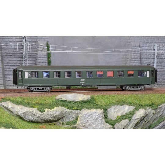 VB-377-Ree Modeles VB377 Bacalan 2nd class coach B11, SNCF, Corail cartouche