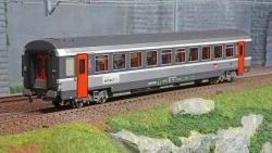 LS Models 40613 Voiture VTU Corail Intercités, A10tu PLC, SNCF, logo carmillon Ls models Lsm_40613 - 1