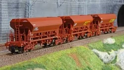 Ree modeles WB803 Set de 3 wagons trémie F70 Facs, STVA / SWG / Mallet, ep. V-VI Ree Modeles WB-803 - 1