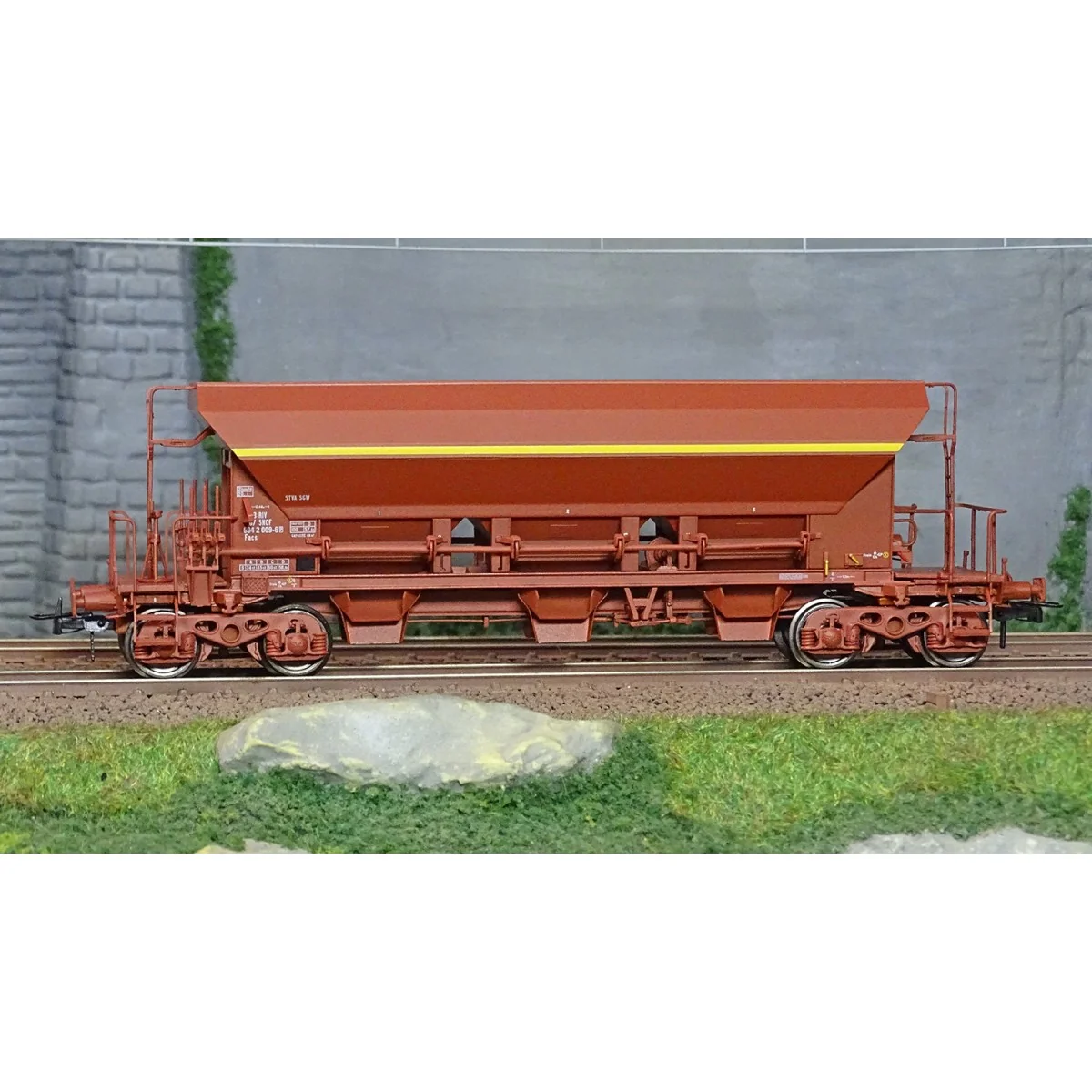 Ree models WB801 Hopper wagon F70 Facs, SNCF, ep. V-VI Ree models WB801 Hopper wagon F70 Facs, SNCF, ep. V-VI