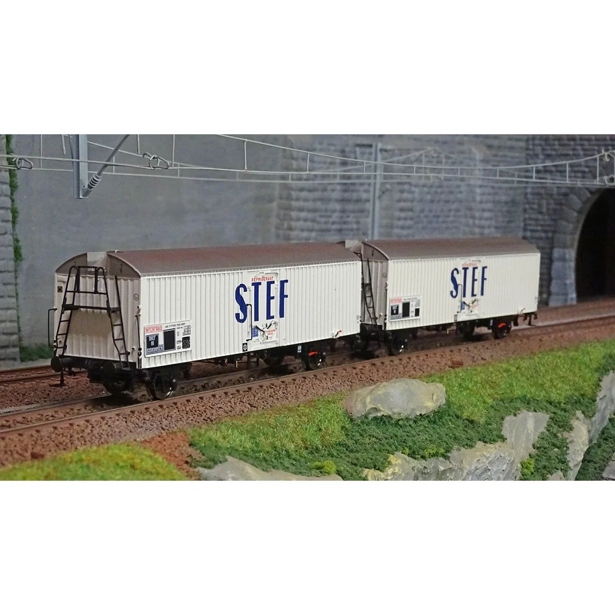 LS Models 30235 Set of 2 short HI refrigerated wagons, blue STEF li... LS Models 30235 Set of 2 short HI refrigerated wagons, blue STEF li...