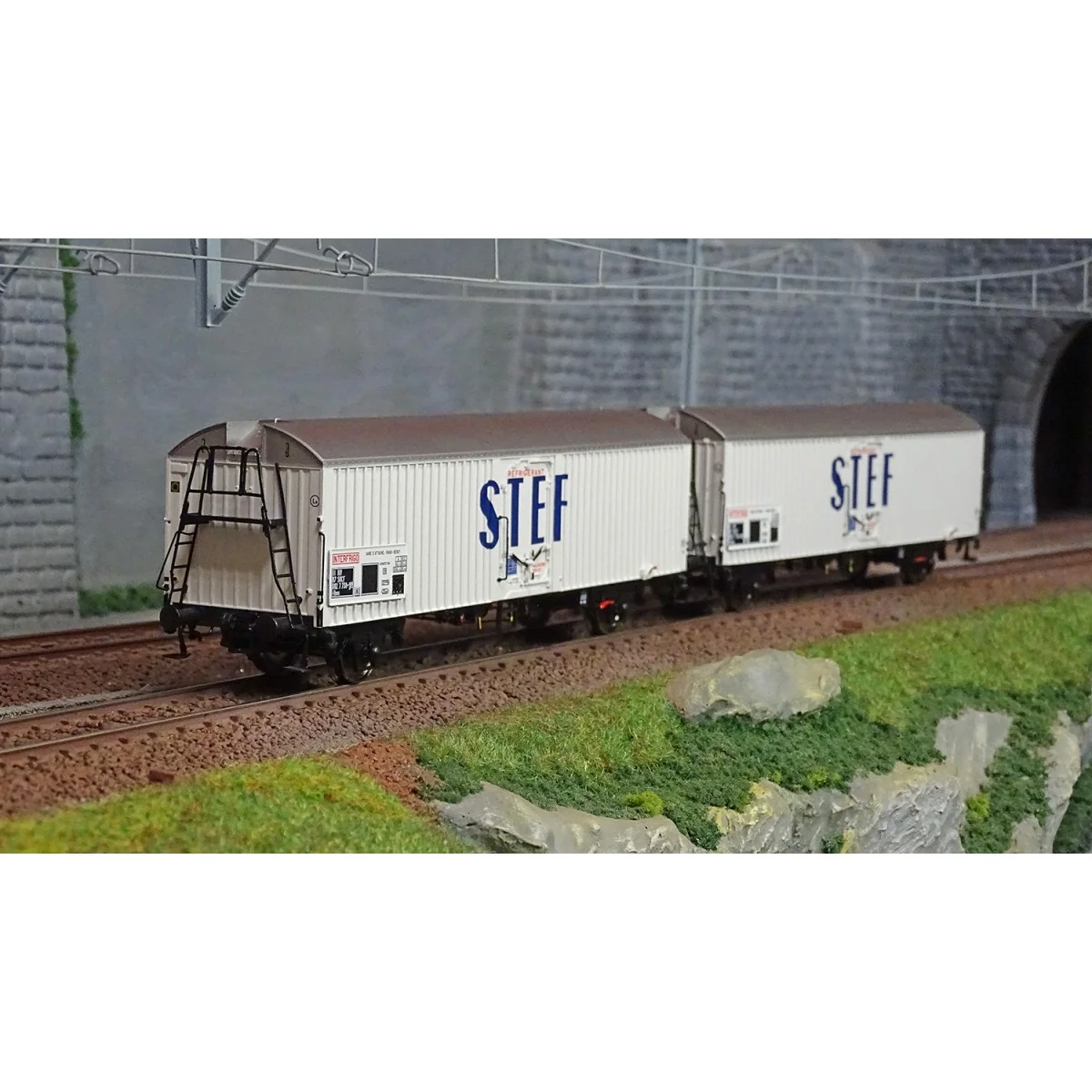 LS Models 30236 Set of 2 short, narrow-body refrigerated wagons, ST...