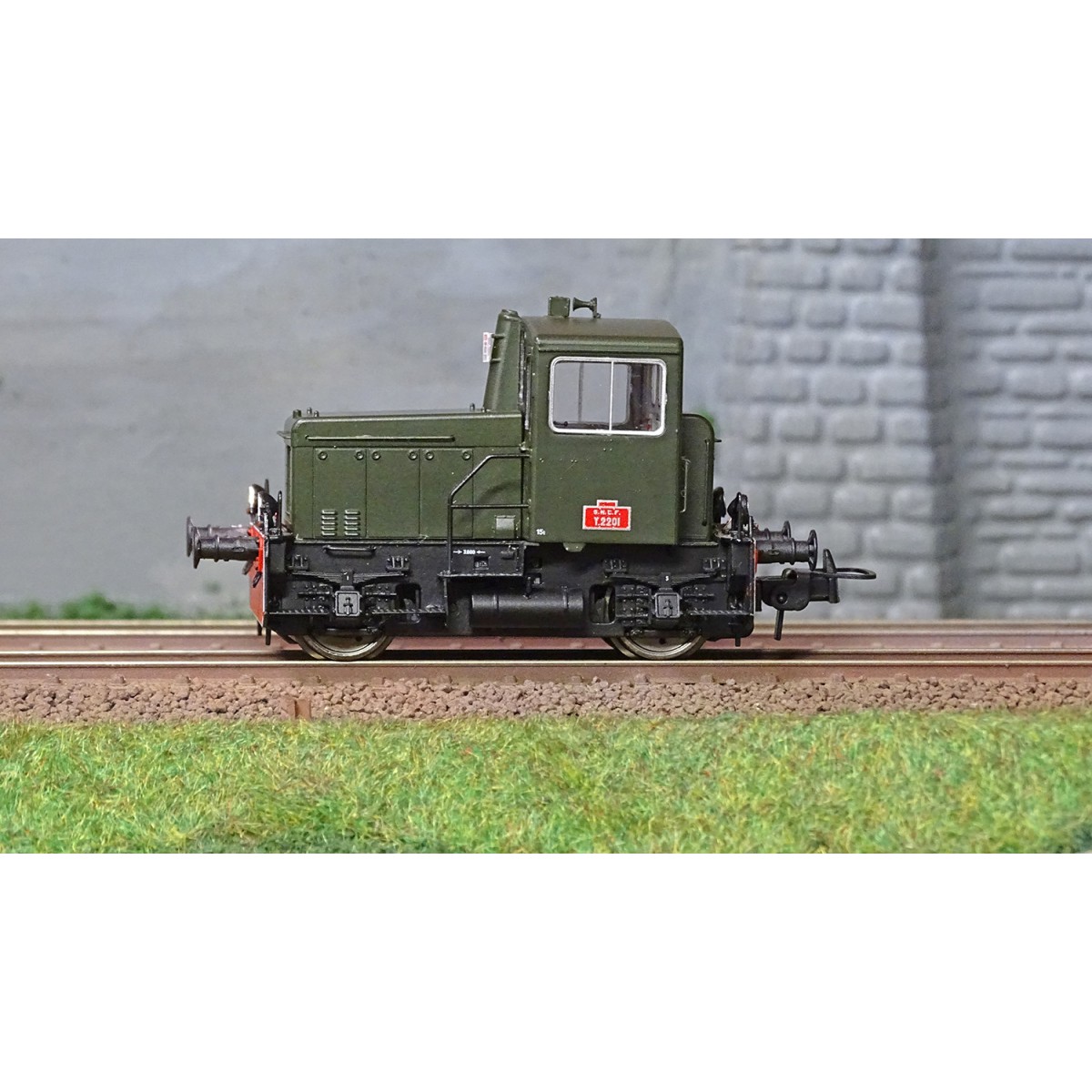 Ree Modeles MB221S Y2201 Diesel Locomotive, Original Green 306, Bla...