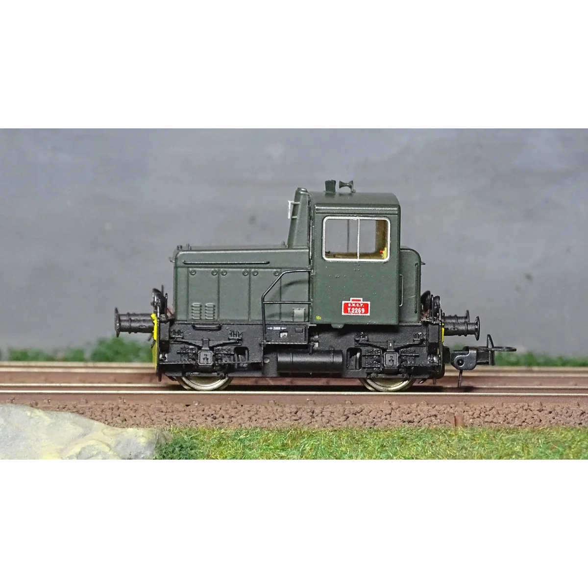 Ree Modeles MB223 Diesel shunting locomotive Y2269, Green 301, yell... Ree Modeles MB223 Diesel shunting locomotive Y2269, Green 301, yell...