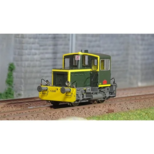 MB-224-Ree Modeles MB224 Locotracteur diesel Y2249, Vert 301, traverses et bandes jaunes, Est