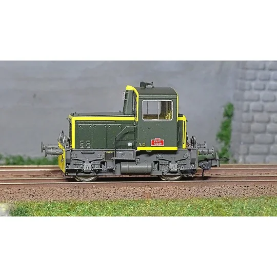 MB-224-Ree Modeles MB224 Locotracteur diesel Y2249, Vert 301, traverses et bandes jaunes, Est