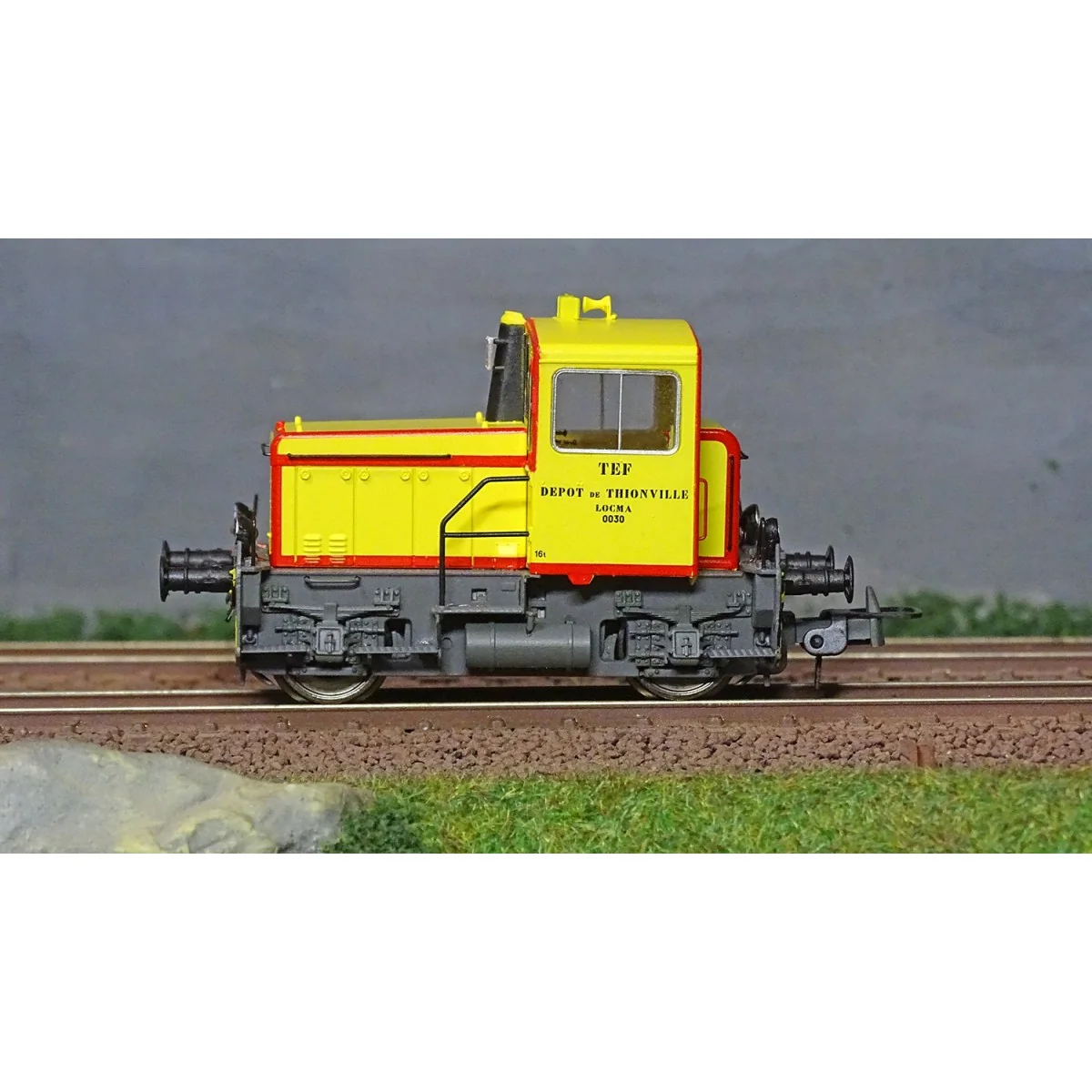 Ree Modeles MB226S Y2200 LOCMA 0030 Diesel Locomotive, yellow with ... Ree Modeles MB226S Y2200 LOCMA 0030 Diesel Locomotive, yellow with ...
