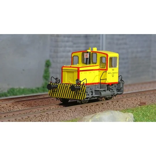 Ree Modeles MB226 Y2200 LOCMA 0030 Diesel Locomotive, Yellow with R... MB-226-Ree Modeles MB226 Y2200 LOCMA 0030 Diesel Locomotive, Yellow with Red Stripes, Thionville