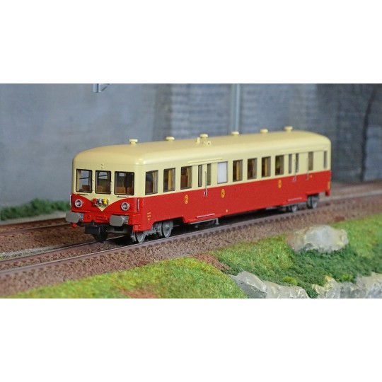 R37_HO41250-R37 HO41250 Railcar trailer ZR 27113, 2nd class, SNCF, red and cream, ep. III