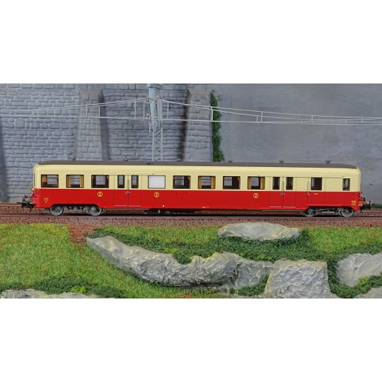 R37_HO41251-R37 HO41251 Remorque d'autorail ZS 17115, remorque pilote, 2ème classe, SNCF, rouge et crème, ep. III
