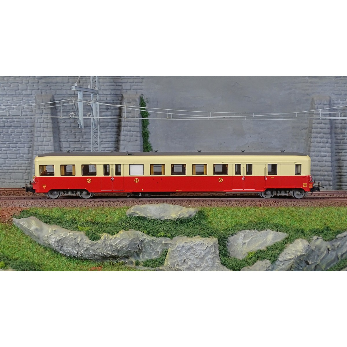 R37 HO41253 ZR 27110 railcar trailer, 2nd class, SNCF, red and crea...