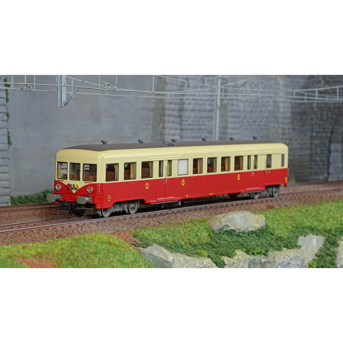 R37 HO41253 ZR 27110 railcar trailer, 2nd class, SNCF, red and crea...