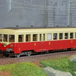 R37 HO41255 Remorque d'autorail ZR 27205, 1ère/2ème classe, SNCF, rouge et crème, ep. III Rail 37 - R37 R37_HO41255 - 1