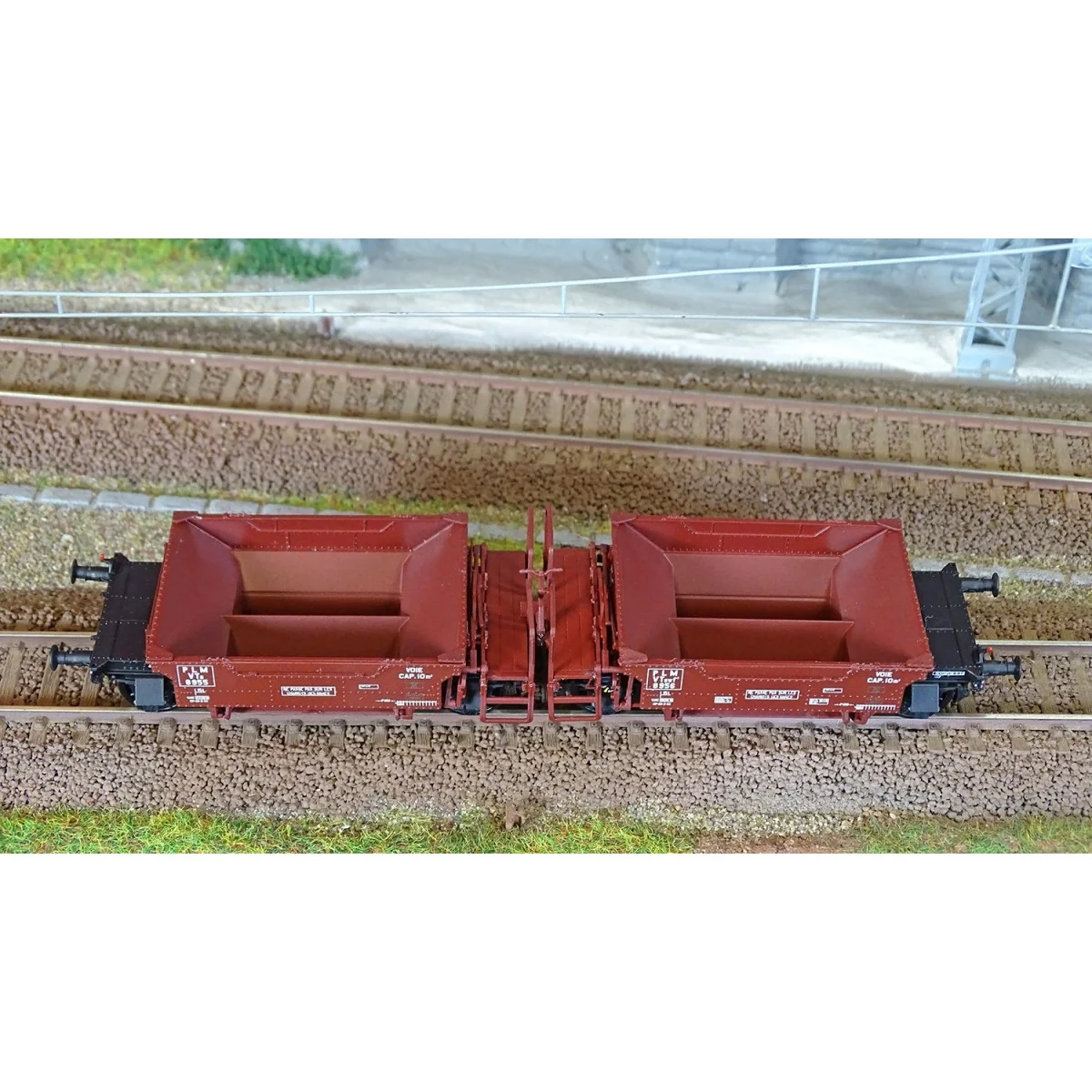 R37 HO43101 Coupling of ballast wagons, VTswf2 8956-55, PLM, ep. II