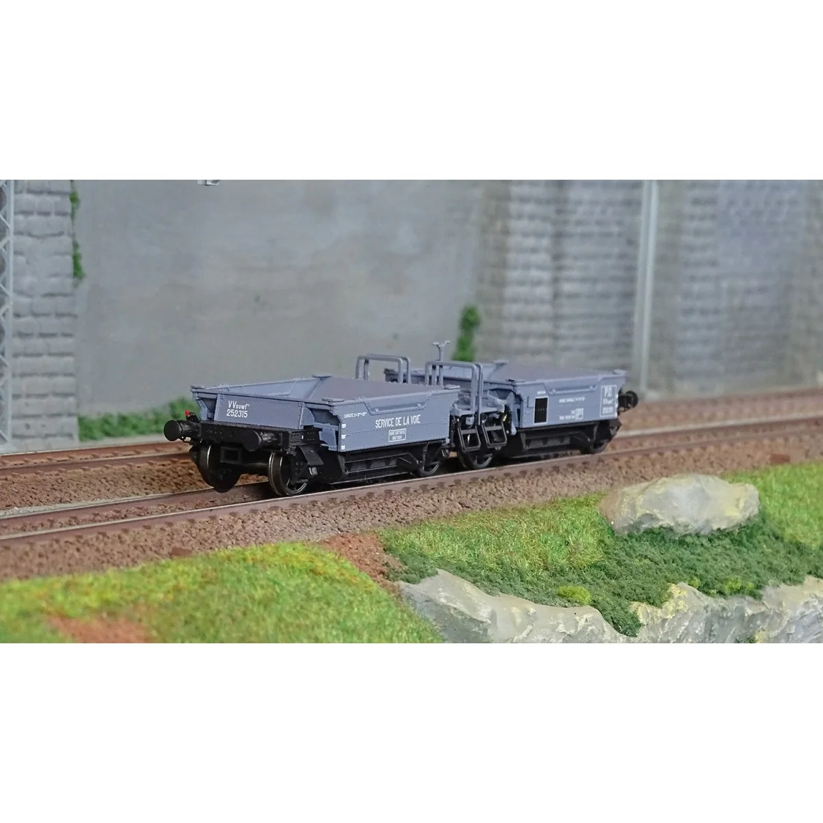 R37 HO43102 Coupling of ballast wagons, VVsuwf2 252315, PO, ep. II R37 HO43102 Coupling of ballast wagons, VVsuwf2 252315, PO, ep. II