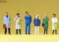 Preiser 14071 Figures, travelers waiting on the platform