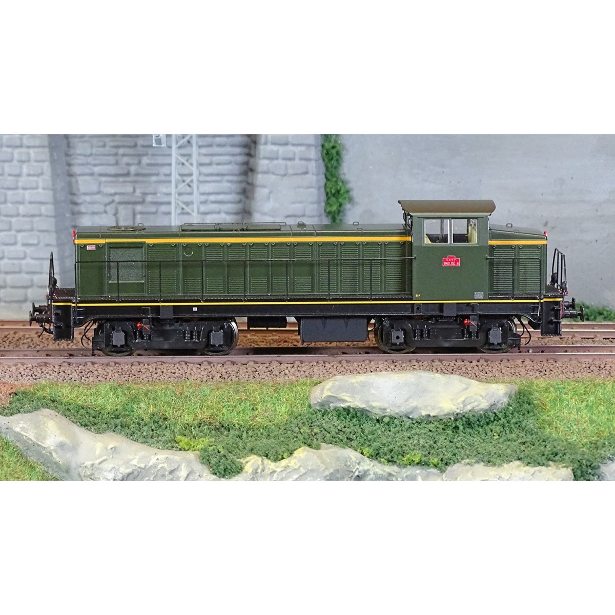Ree Access JM012S 040 DE 4 diesel locomotive, original livery, embo...