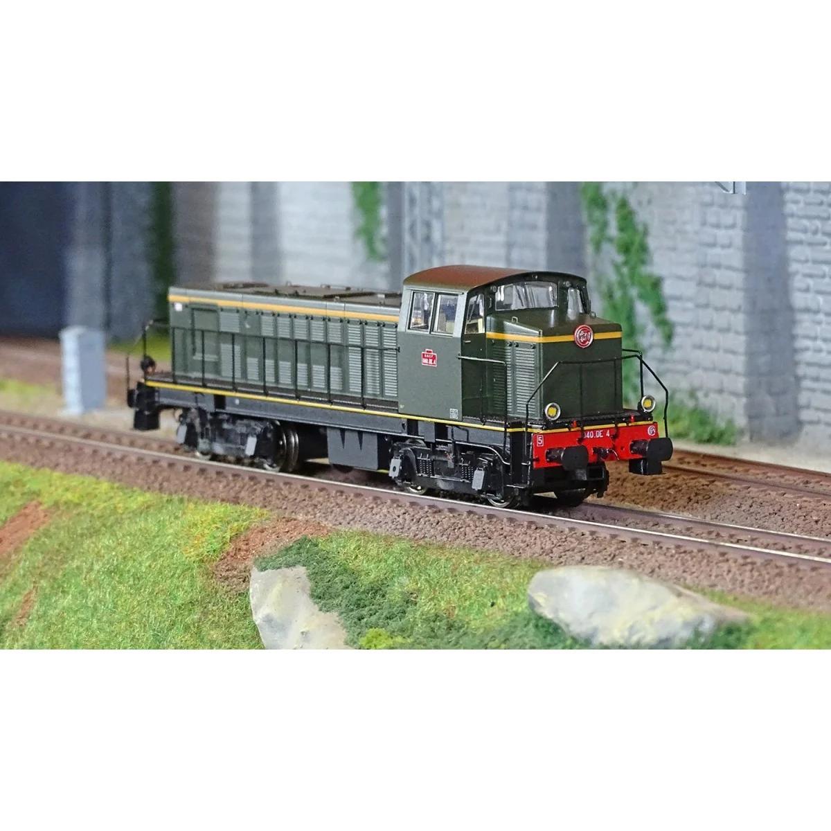 Ree Access JM012 040 DE 4 diesel locomotive, original livery, embos... Ree Access JM012 040 DE 4 diesel locomotive, original livery, embos...