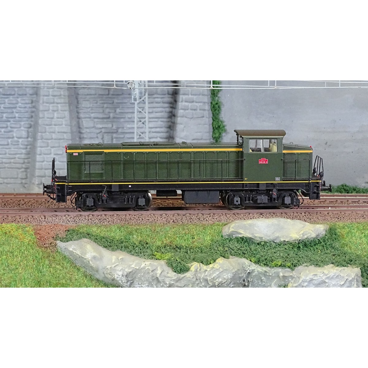 Ree Access JM013S 040 DE 9 diesel locomotive, original livery, embo...
