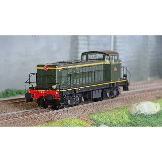 Ree Access JM013 040 DE 9 diesel locomotive, original livery, embos... JM-013-Ree Access JM013 040 DE 9 diesel locomotive, original livery, embossed plates, SNCF