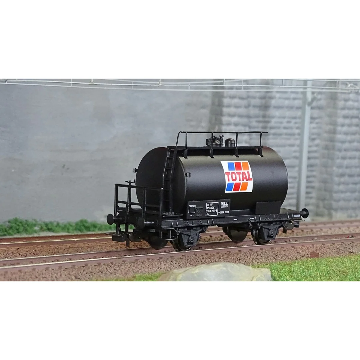 Piko 97123 Axle Tank Wagon, SNCF, TOTAL Piko 97123 Axle Tank Wagon, SNCF, TOTAL
