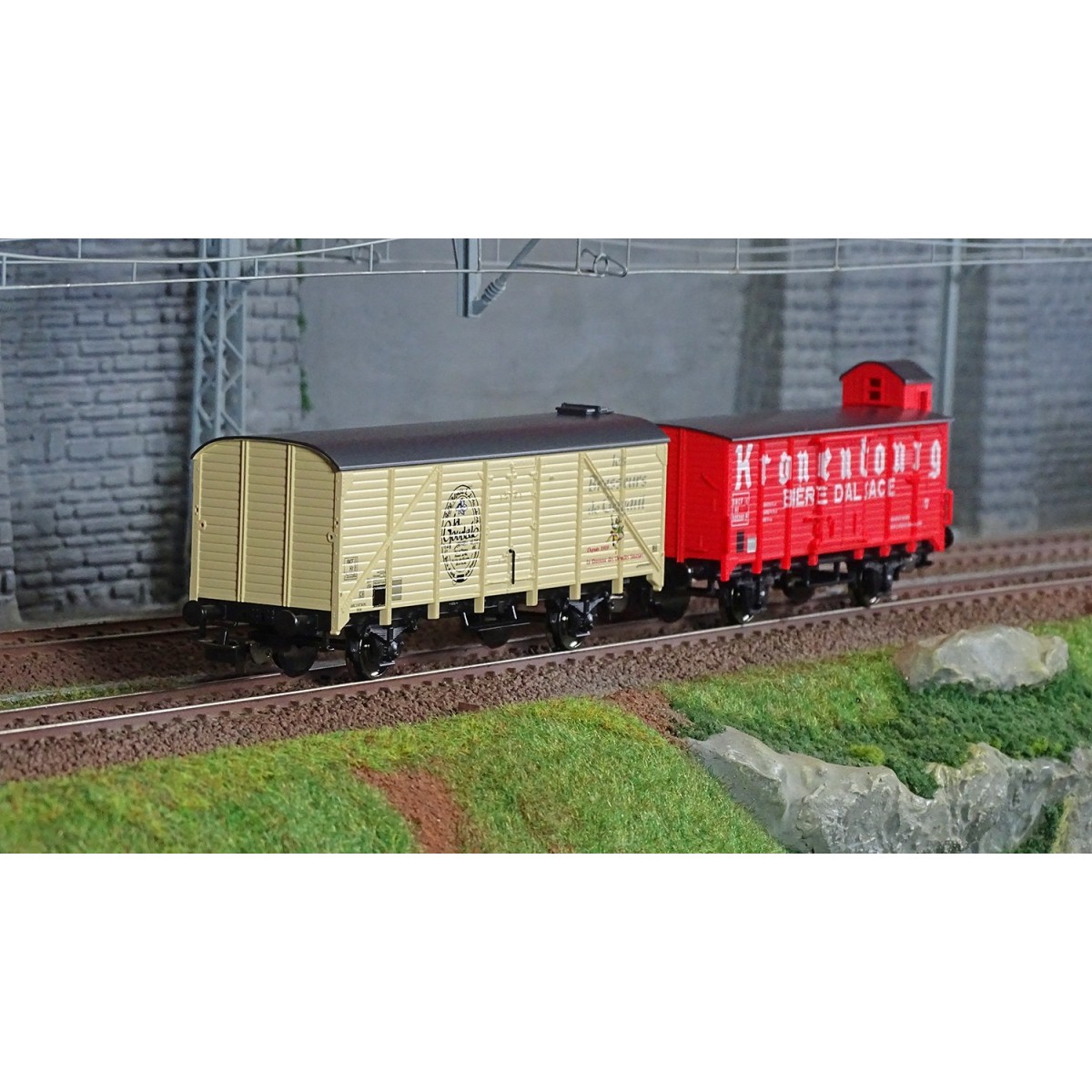 Piko 97307 Set of 2 beer wagons from Alsace, SNCF, Kronenbourg and ...
