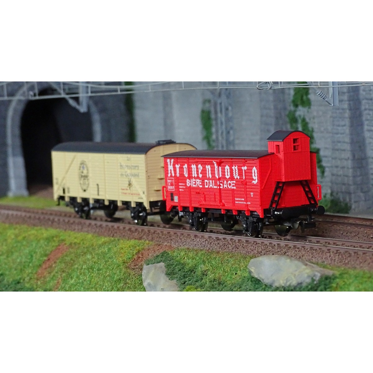 Piko 97307 Set of 2 beer wagons from Alsace, SNCF, Kronenbourg and ...