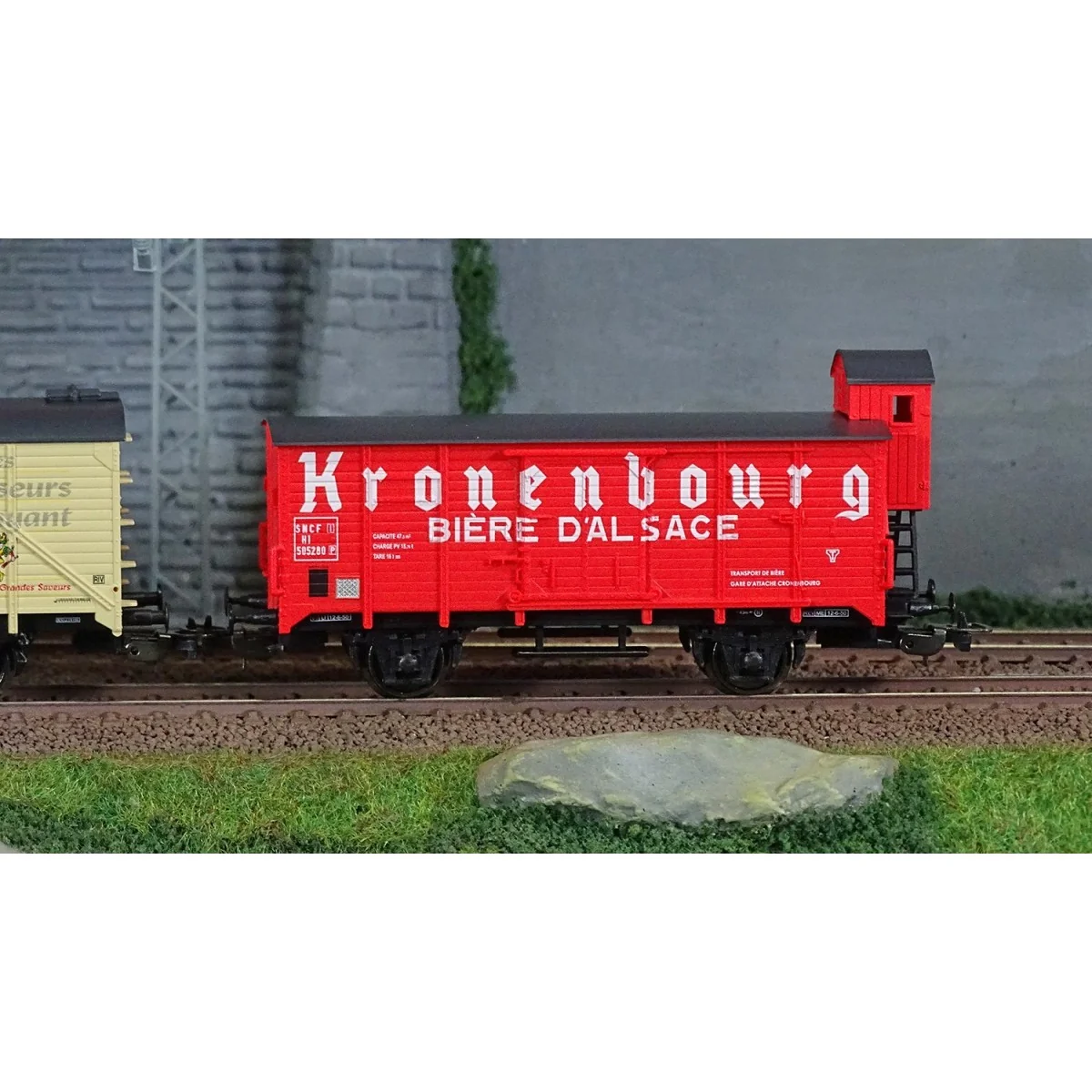Piko 97307 Set of 2 beer wagons from Alsace, SNCF, Kronenbourg and ... Piko 97307 Set of 2 beer wagons from Alsace, SNCF, Kronenbourg and ...