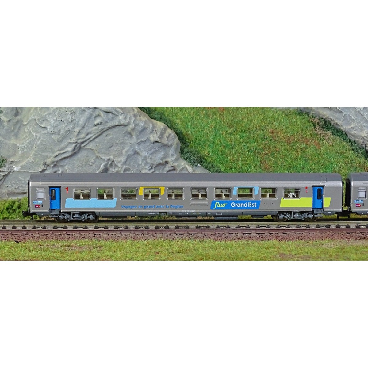 Piko 94500 Set of 2 Corail coaches, fluorescent Grand Est, 1st clas...