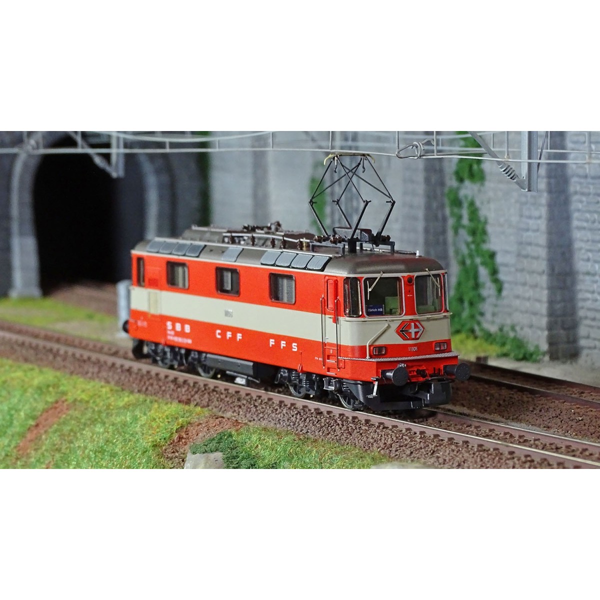 Roco 7510002 Electric locomotive Re 4/4 II 11108 "Swiss Express", S...
