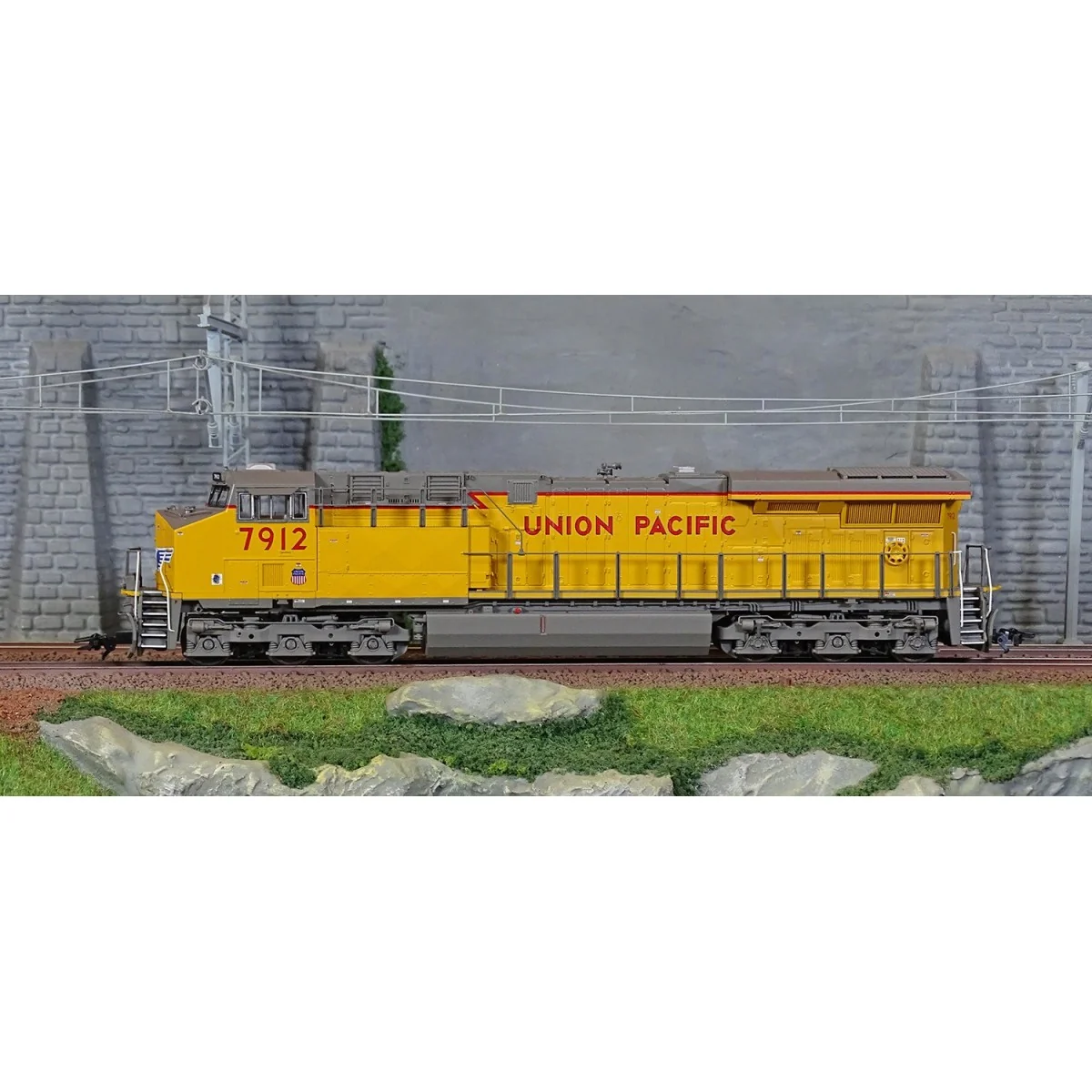 Trix 25441 Diesel locomotive type GE ES44AC 7912, Union Pacific Rai...