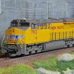 Trix 25441 Diesel locomotive type GE ES44AC 7912, Union Pacific Rai...