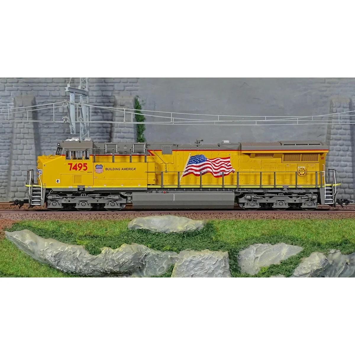 Trix 25440 Diesel locomotive type GE ES44AC 7495, Union Pacific Rai...