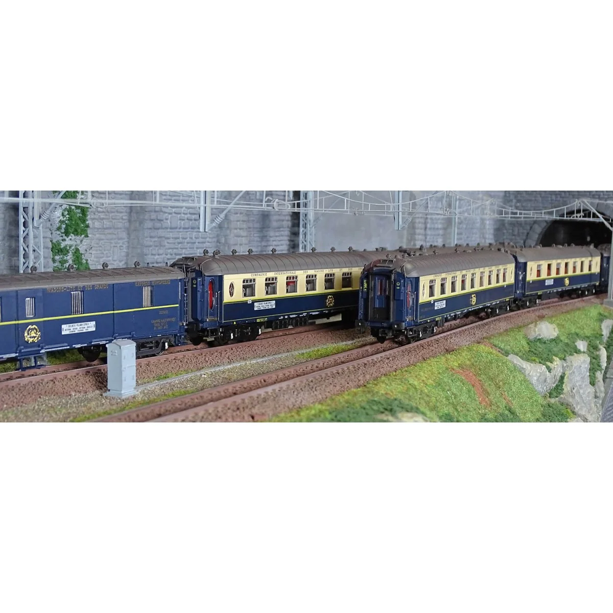 Trix 26470 Set of 6 Pullman "Edelweiss" cars, CIWL - Trix_26470