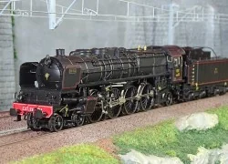 Trix 25241 Class 13 (241-A) EST Steam Locomotive for express trains...