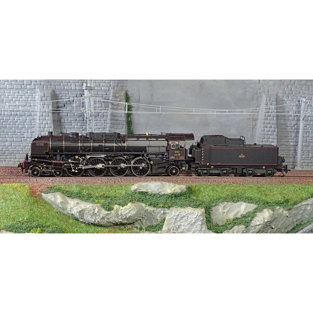Trix 25241 Class 13 (241-A) EST Steam Locomotive for express trains...