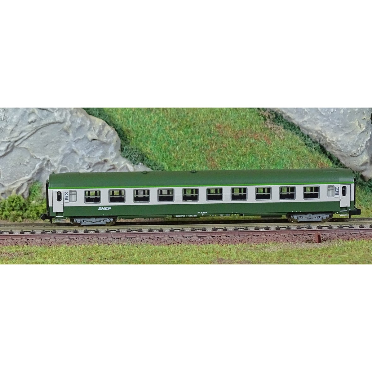 MiniTrix 18466 SNCF B10 Intercity Coach, N scale - Trix_18466