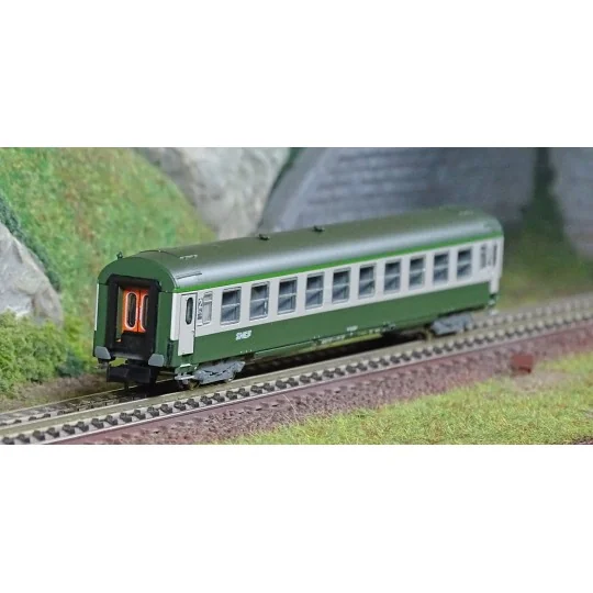 Trix_18466-MiniTrix 18466 SNCF B10 Intercity Coach, N scale