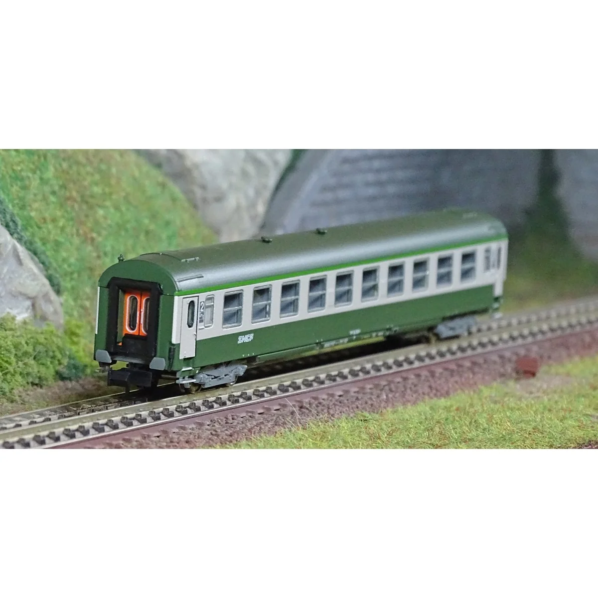 MiniTrix 18466 SNCF B10 Intercity Coach, N scale
