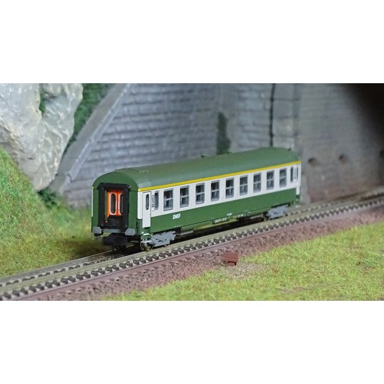 Trix_18464-MiniTrix 18464 A9 Main Line Coach, SNCF, N Scale