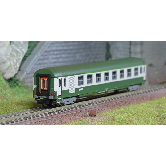 Trix_18463-MiniTrix 18463 SNCF B7D long-distance passenger car, N scale