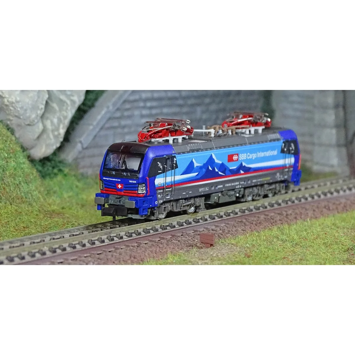 MiniTrix 16832 Vectron Class 193 Electric Locomotive, SBB Cargo Int... MiniTrix 16832 Vectron Class 193 Electric Locomotive, SBB Cargo Int...