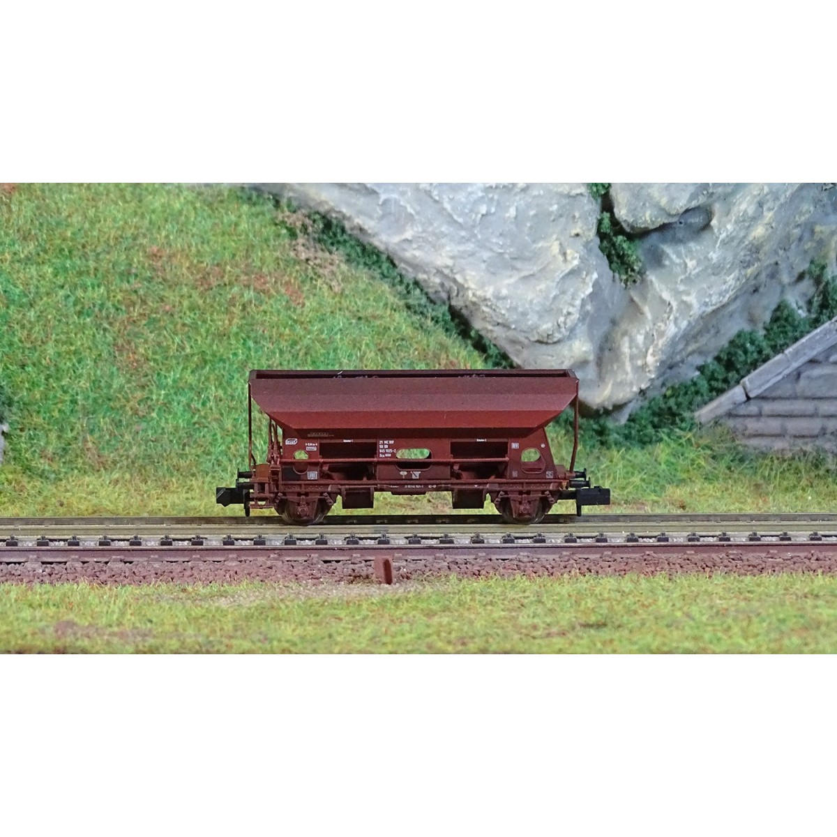 MiniTrix 15931 Self-unloading hopper wagons type Otmm 70, DR, N sca...