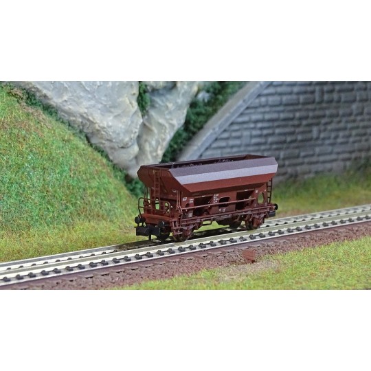 Trix_15931-MiniTrix 15931 Self-unloading hopper wagons type Otmm 70, DR, N scale