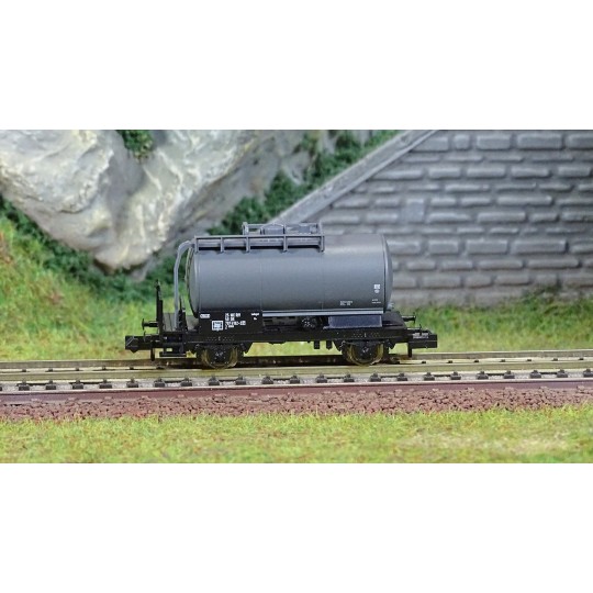 Trix_18085-MiniTrix 18085 Wagons citerne à essieux, DR, échelle N