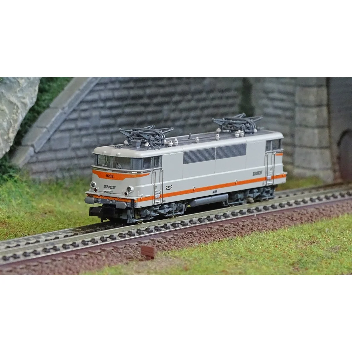 MiniTrix 16695 BB 9232 Electric Locomotive, SNCF, N Scale MiniTrix 16695 BB 9232 Electric Locomotive, SNCF, N Scale