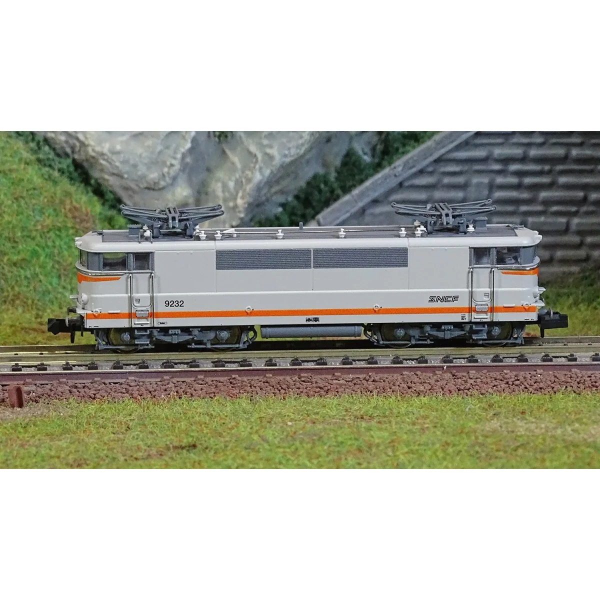 MiniTrix 16695 BB 9232 Electric Locomotive, SNCF, N Scale MiniTrix 16695 BB 9232 Electric Locomotive, SNCF, N Scale