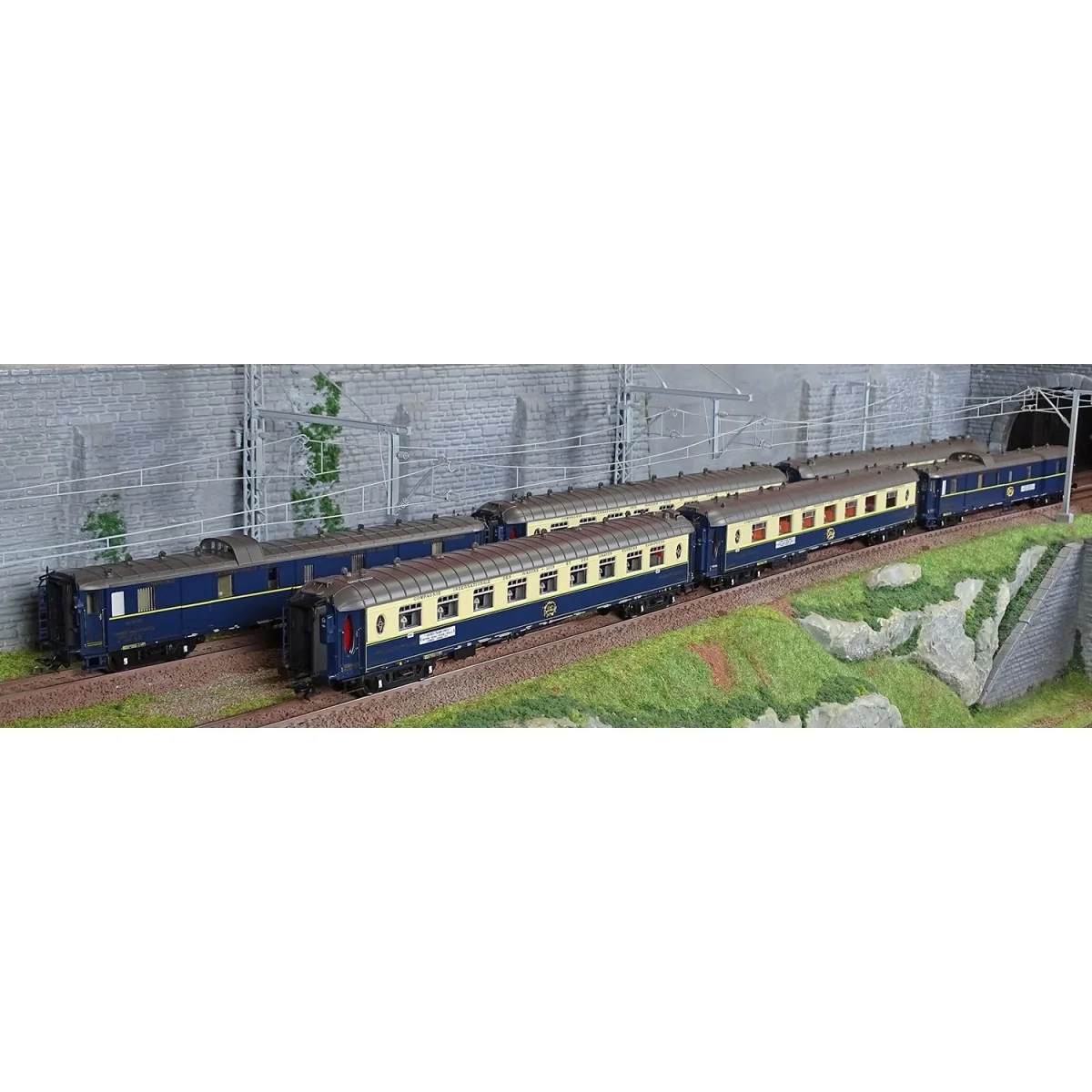 Marklin 42470 Set of 6 Pullman "Edelweiss" coaches, CIWL Marklin 42470 Set of 6 Pullman "Edelweiss" coaches, CIWL